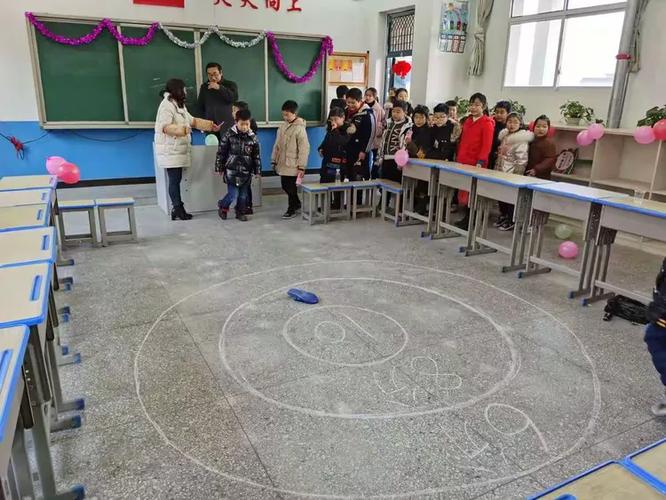 游艺活动,孩子们通过自己的努力,都收获了老师精心准备的学习用品和